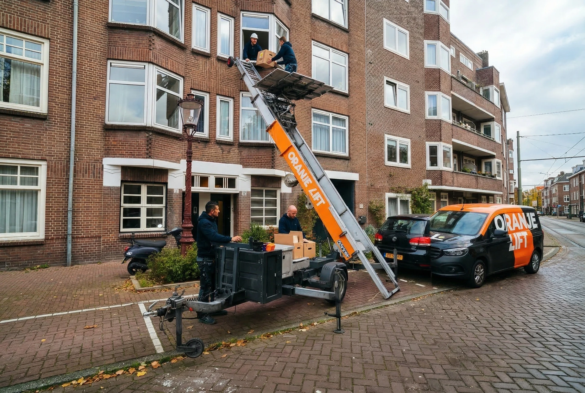 Verhuislift in actie bij woning in Tilburg